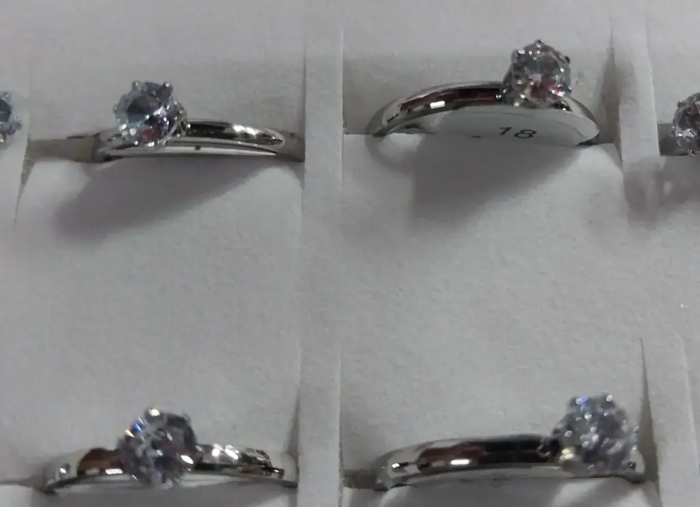 Anillo Plateado Con Strass