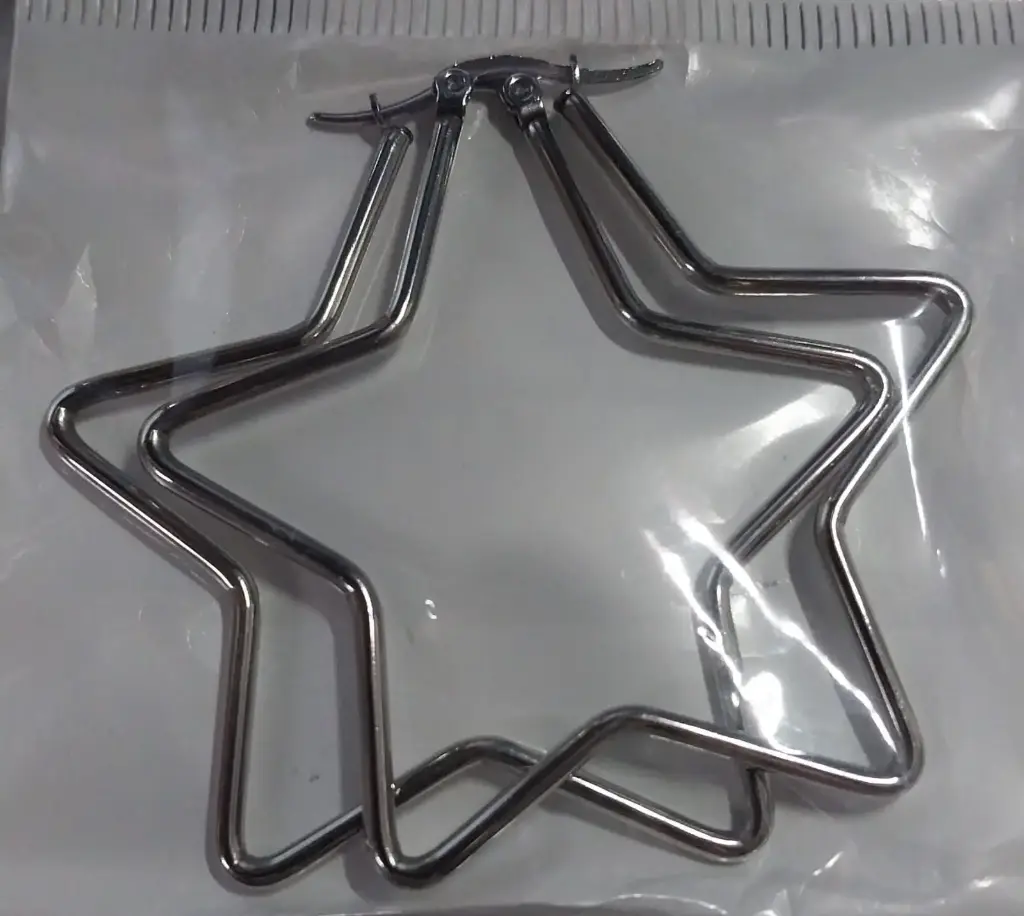 Aro Argolla Plateada con Forma G                                                                                                                                                                                                                                                                                                                                                                                                                                                                                                                              