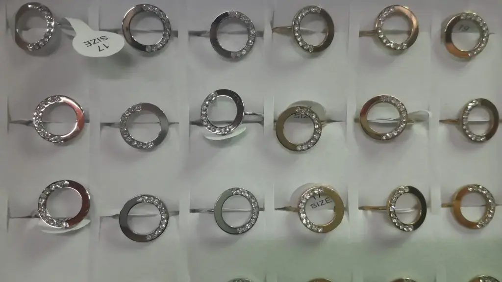 ANILLO CIRCULO CON STRAS