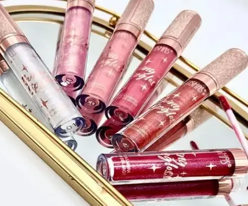 STAY GLOSSY LIPS