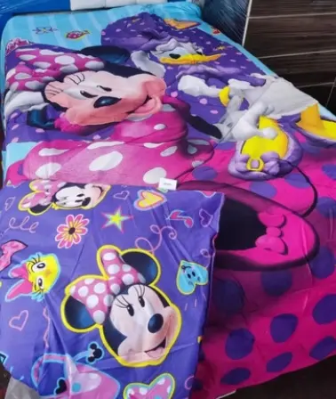 Acolchado Minnie y Daysi + Sabanas