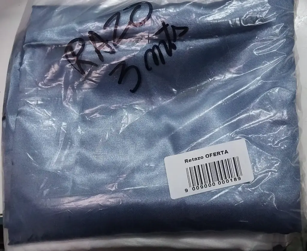 Retazo Pañolenci de 3.00 x 1.50 ( Aprox) 6400